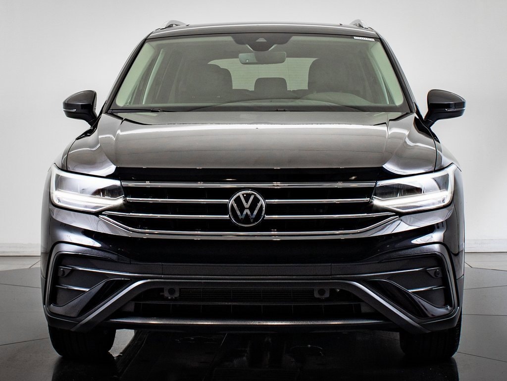 Used 2024 Volkswagen Tiguan SE with VIN 3VVNB7AXXRM076941 for sale in Wichita, KS