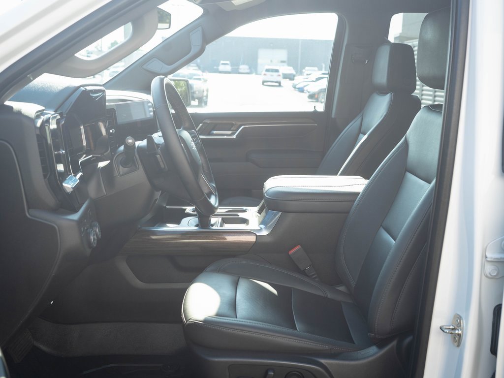 2024 Chevrolet Silverado 1500 RST photo 4