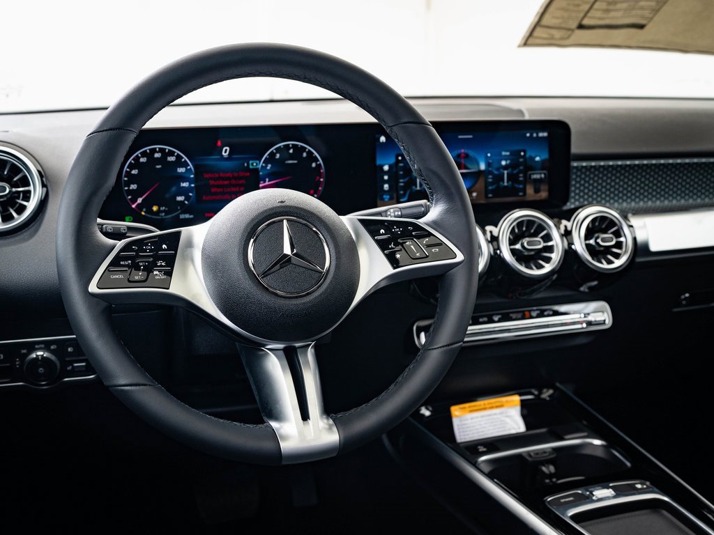 2024 Mercedes Benz GLB 250 4MATIC photo 4