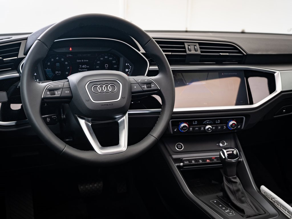 2025 Audi Q3 45 TFSI S line Premium photo 4