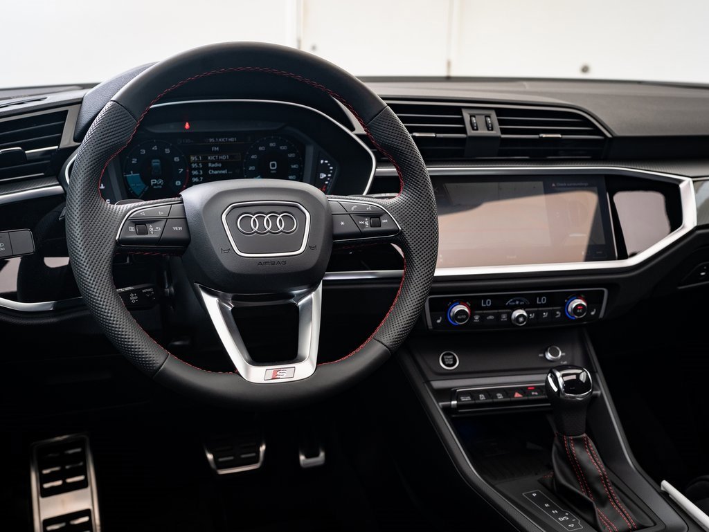 2025 Audi Q3 45 TFSI S line Premium Plus photo 4