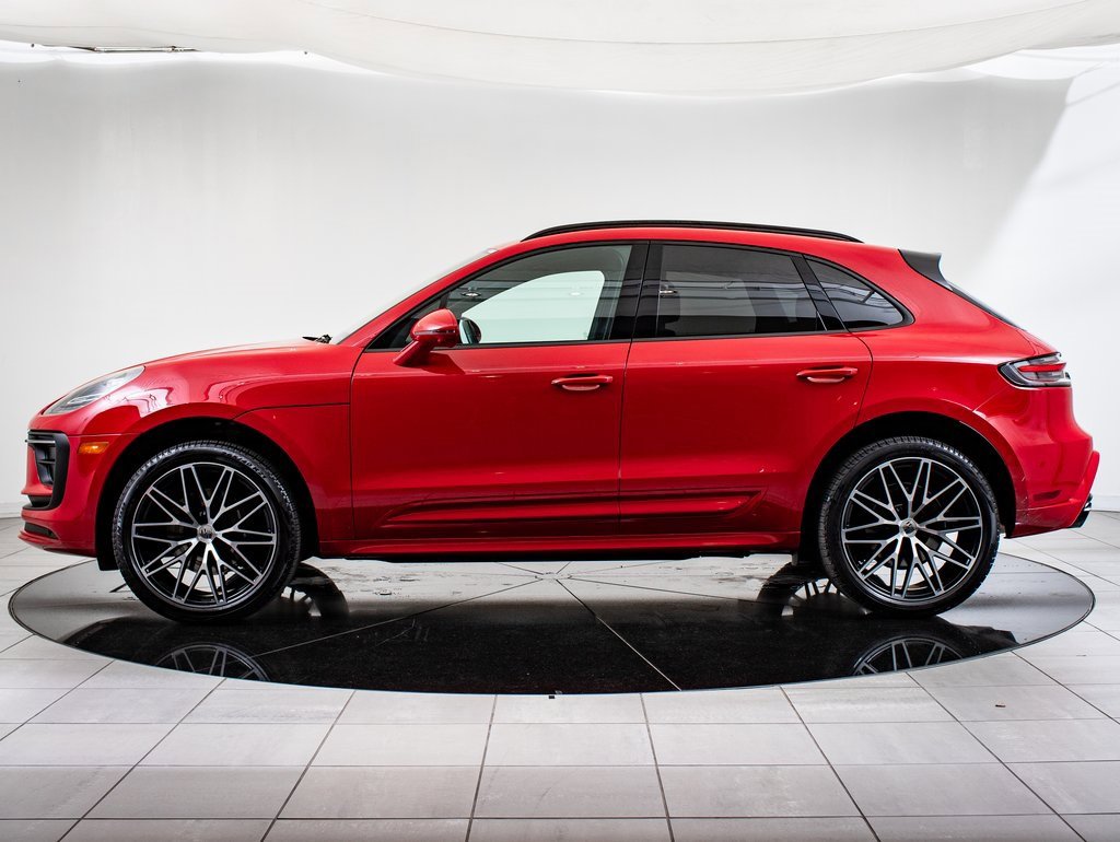 2025 Porsche Macan T photo 2