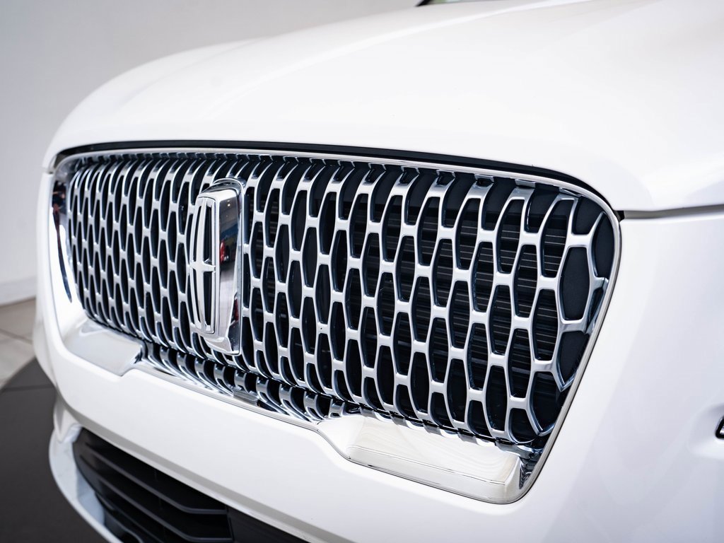2022 Lincoln Corsair Standard photo 3