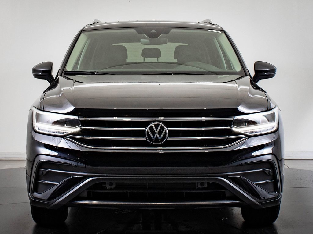 Used 2024 Volkswagen Tiguan SE with VIN 3VVNB7AX3RM134033 for sale in Wichita, KS