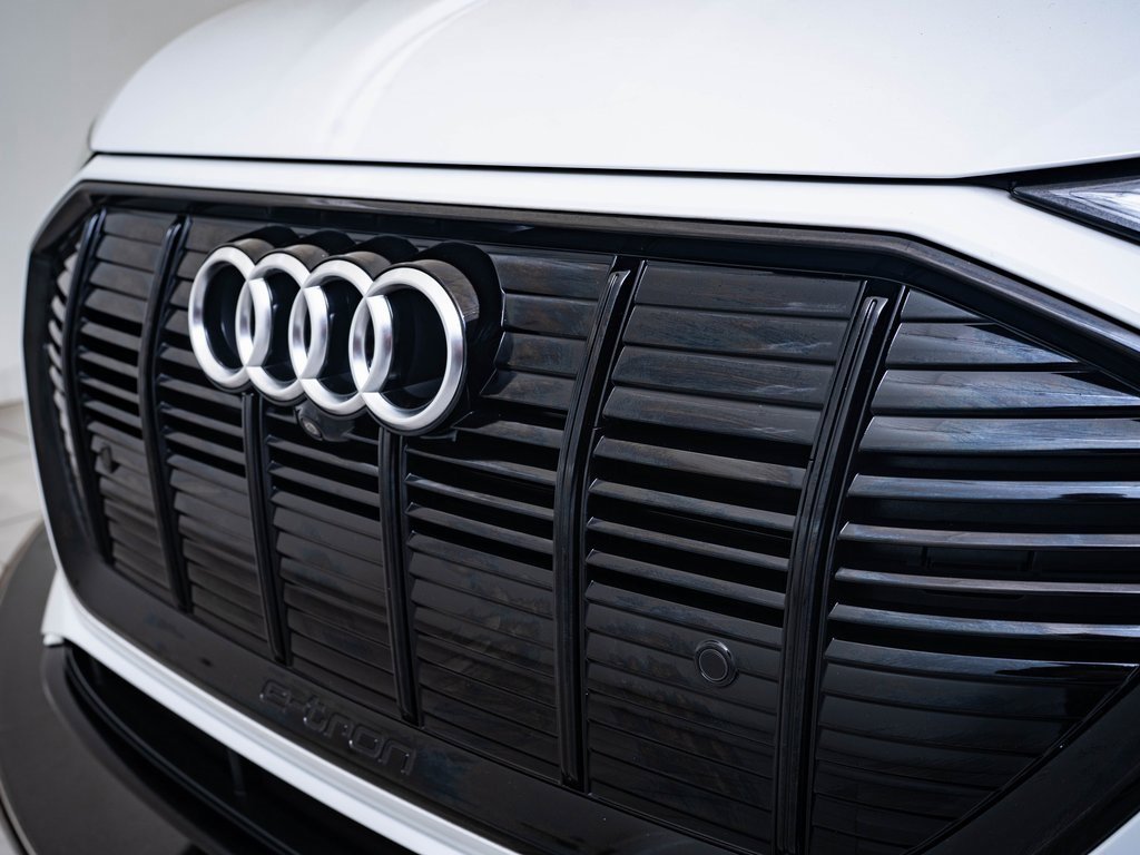 2022 Audi e-tron Premium photo 3