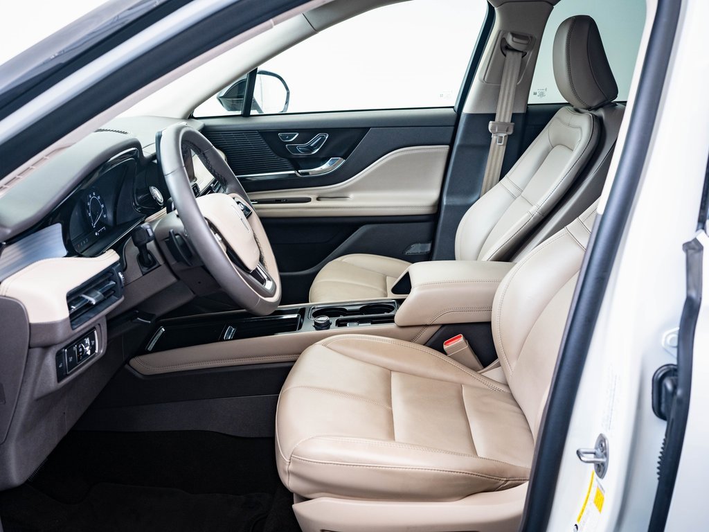 2022 Lincoln Corsair Standard photo 4