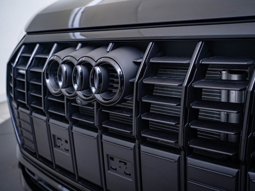 2025 Audi Q3 45 TFSI S line Premium Plus photo 3