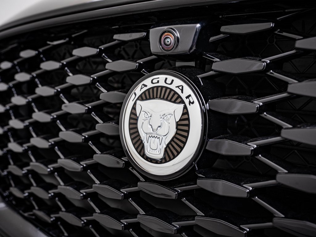 2024 Jaguar XF R-Dynamic SE photo 3