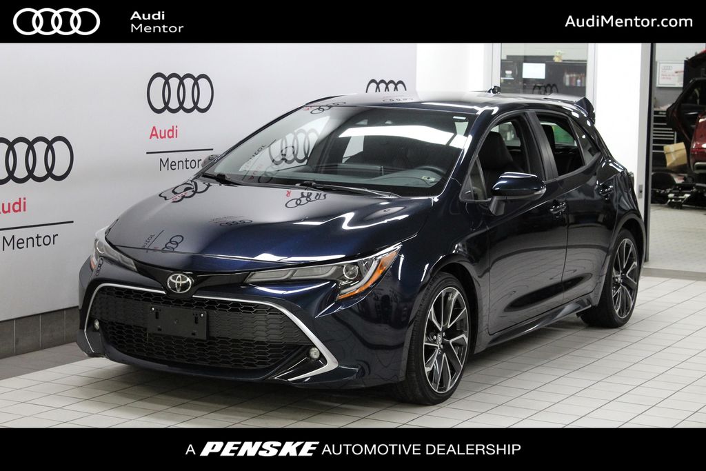 2019 Toyota Corolla Hatchback XSE's photo