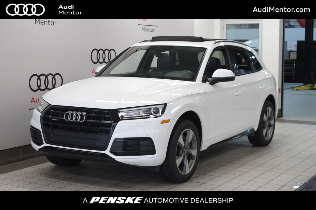 2020 Audi Q5 45 Titanium quattro S tronic Premium's photo