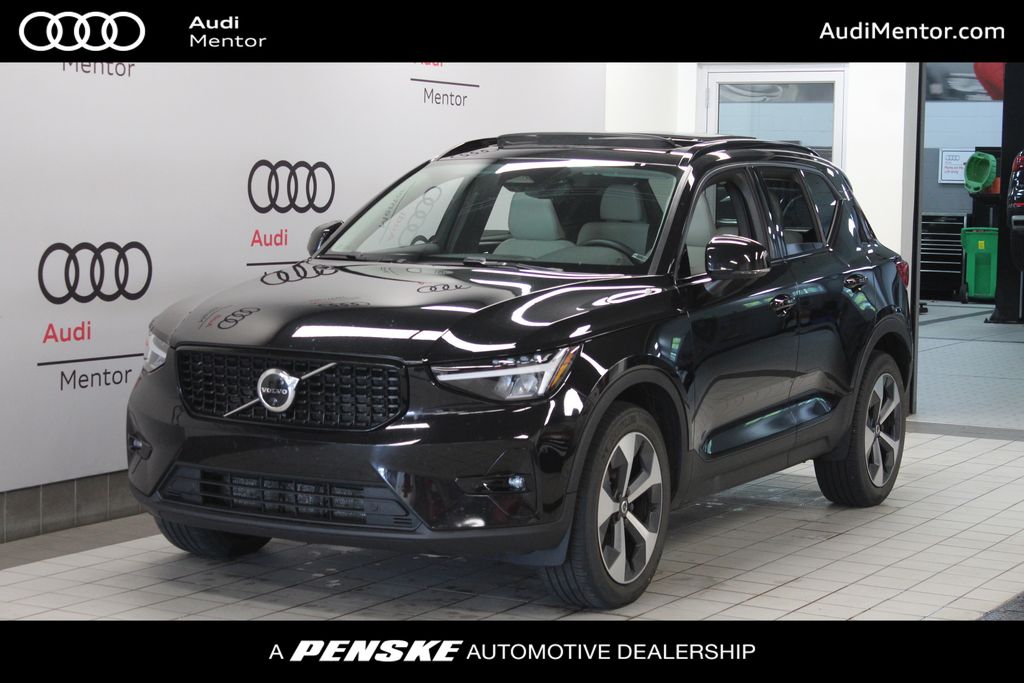 2023 Volvo XC40 B5 Plus Dark AWD's photo