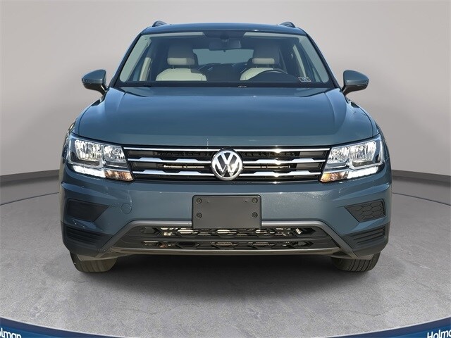 2019 Volkswagen Tiguan SEL R-Line photo 2