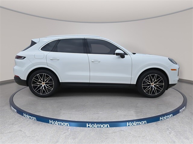 2025 Porsche Cayenne Base photo 4