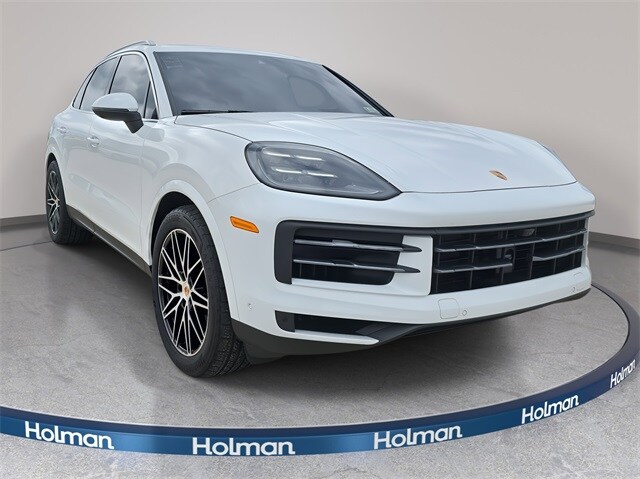 2025 Porsche Cayenne Base photo 3
