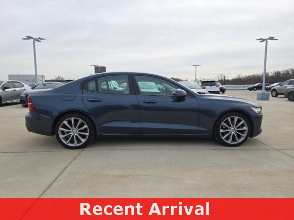 Used 2020 Volvo S60 T5 Momentum Sedan