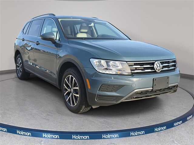 2019 Volkswagen Tiguan SEL R-Line photo 3