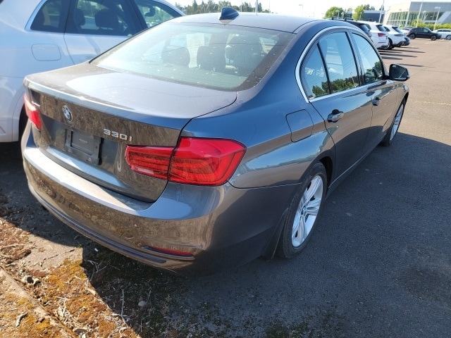 Used 2018 BMW 3 Series 330i with VIN WBA8D9C54JEM34278 for sale in Wilsonville, OR