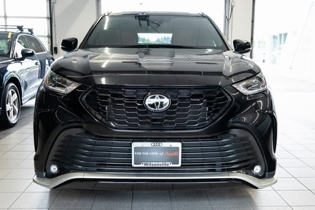 Used 2022 Toyota Highlander XSE with VIN 5TDLZRBH5NS166111 for sale in Wilsonville, OR