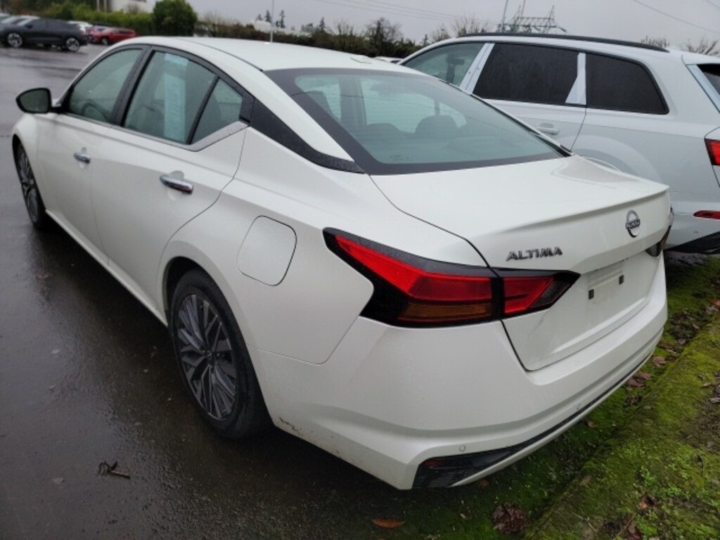 Used 2023 Nissan Altima 2.5 SV Sedan