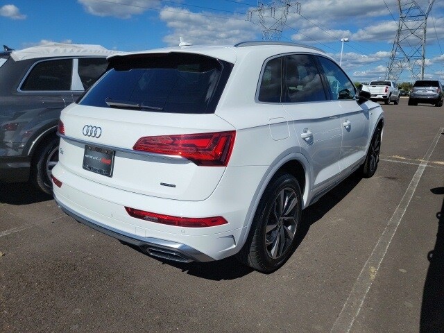 2022 Audi Q5 45 S line Premium Plus photo 2