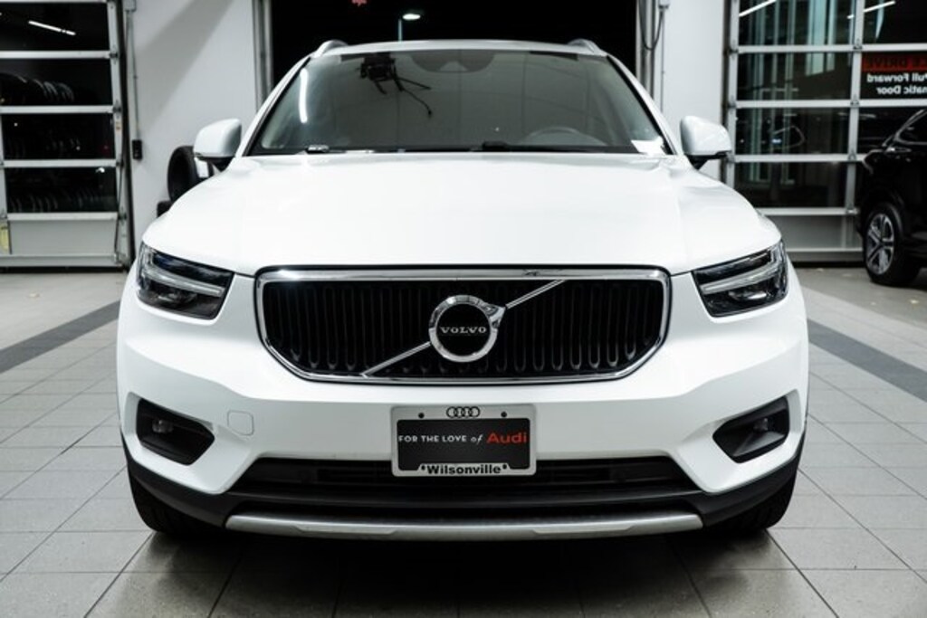 Used 2021 Volvo XC40 Momentum SUV