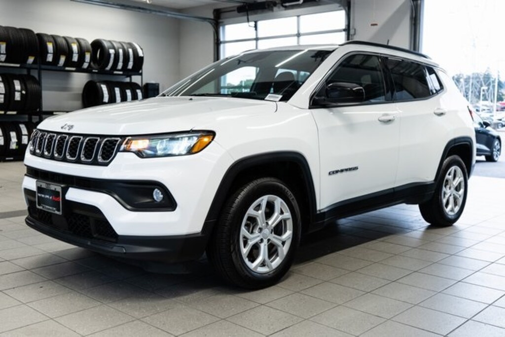 Used 2024 Jeep Compass Latitude SUV