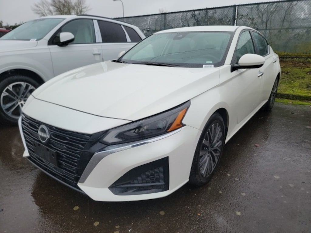 Used 2023 Nissan Altima 2.5 SV Sedan