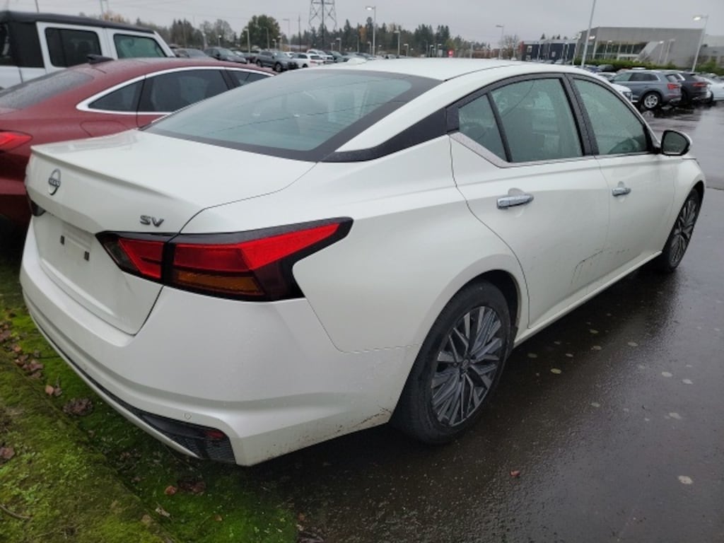Used 2023 Nissan Altima 2.5 SV Sedan