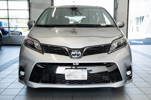 Used 2018 Toyota Sienna SE with VIN 5TDXZ3DC0JS957818 for sale in Wilsonville, OR
