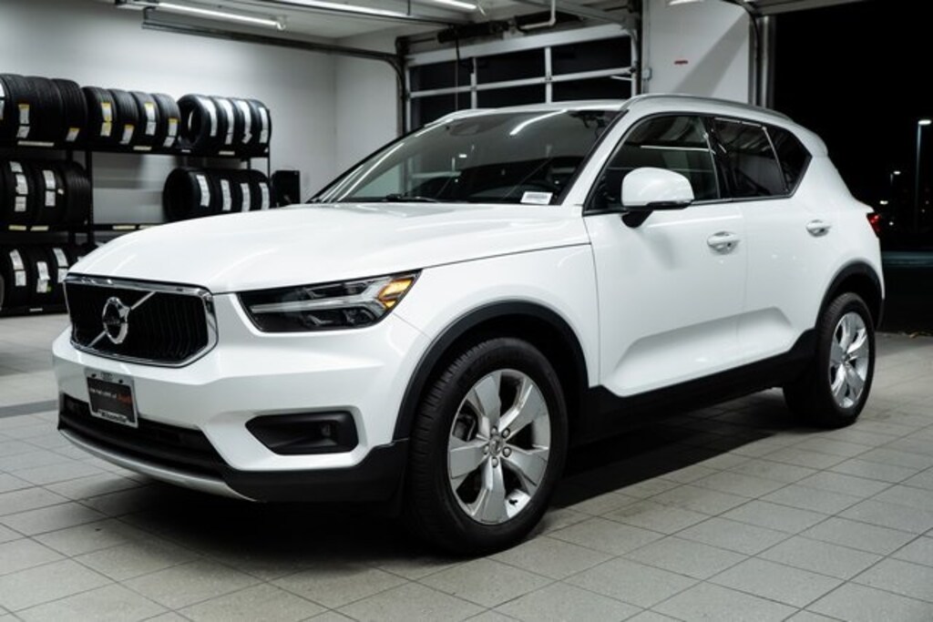 Used 2021 Volvo XC40 Momentum SUV