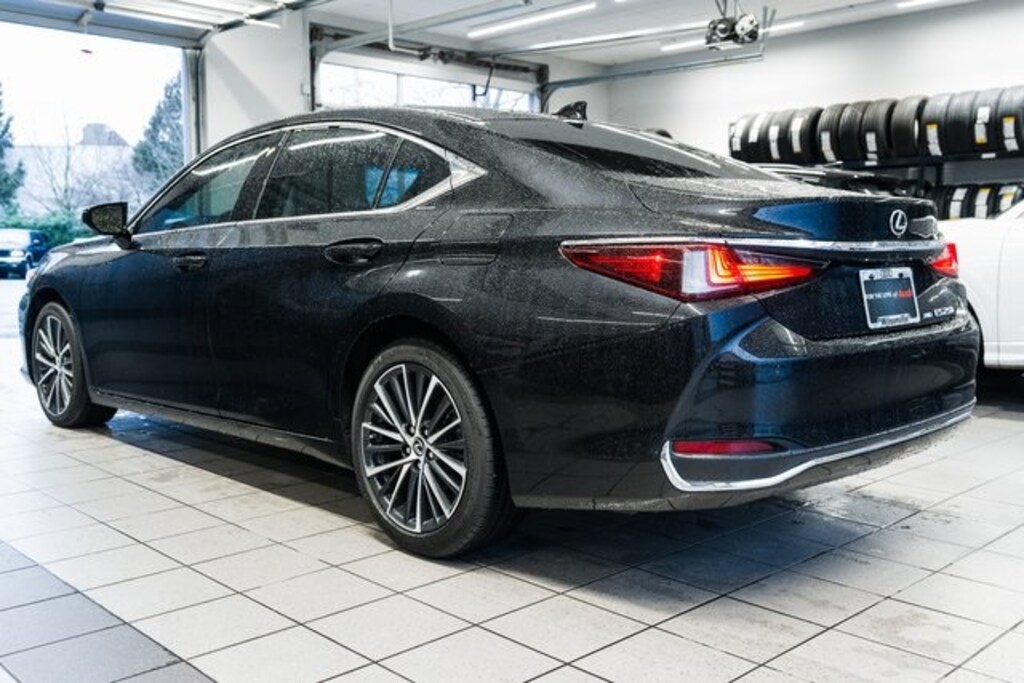 Used 2023 Lexus ES 250 Sedan