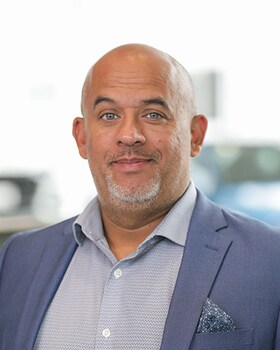 Staff member Jason Khan from e26650e609ee
