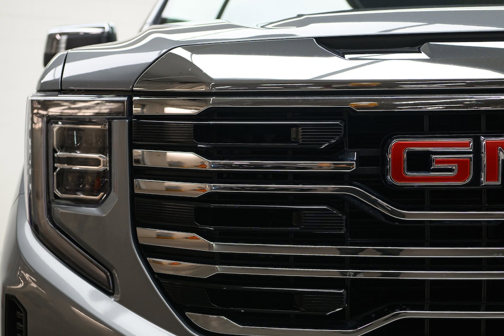 Used 2025 GMC SLT | Diesel | Sunroof | Adaptive Cruise Truck Crew Cab