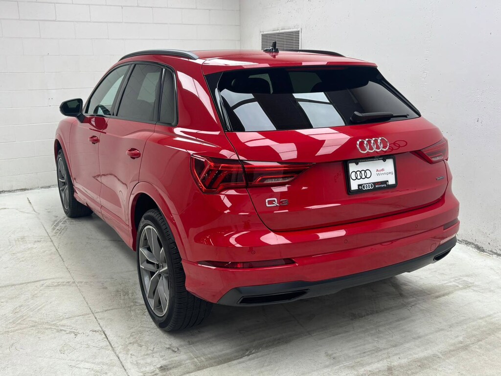 Certified 2024 Audi Komfort | Leather | Panoramic Sunroof | Power Tail SUV
