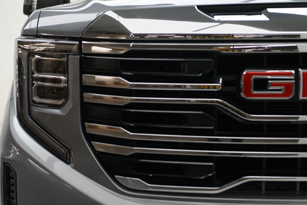 Used 2025 GMC  SLT | Diesel | Sunroof | Adaptive Cruise Truck Crew Cab