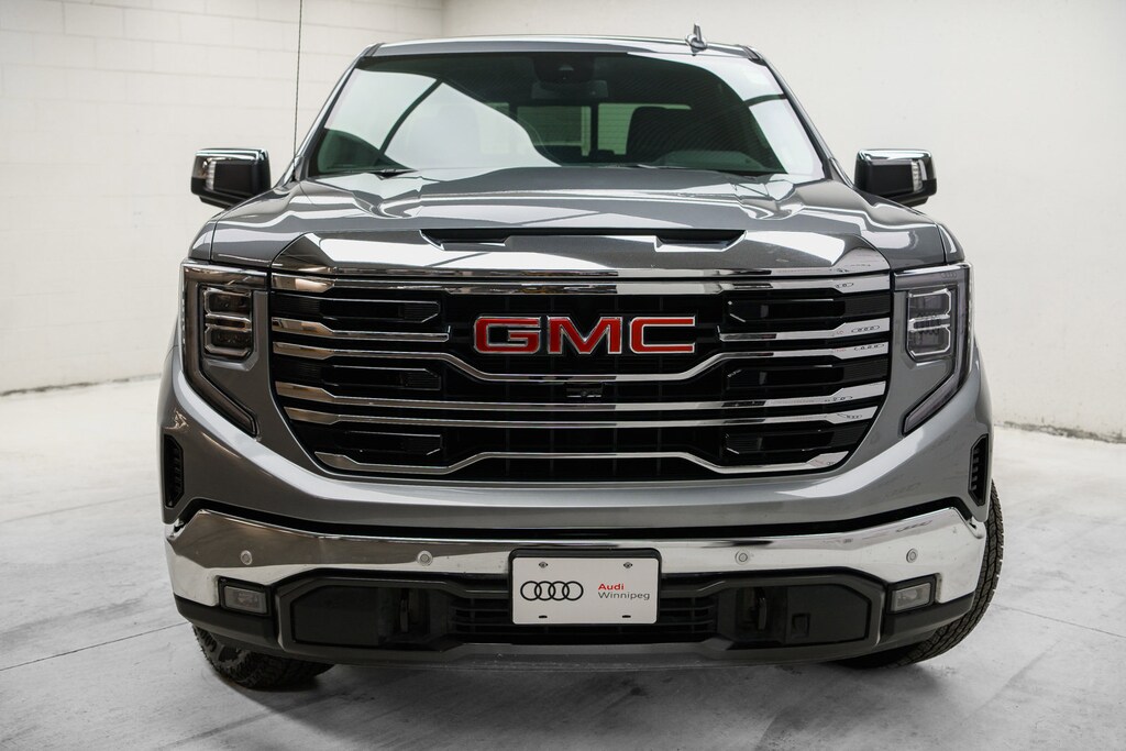 Used 2025 GMC  SLT | Diesel | Sunroof | Adaptive Cruise Truck Crew Cab