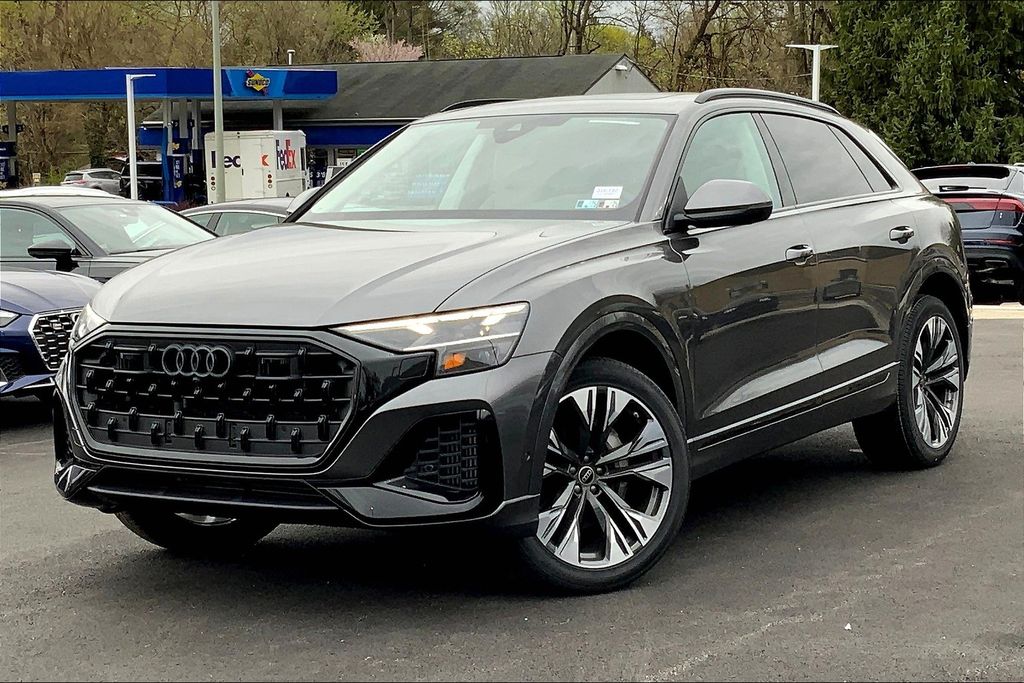2025 Audi Q8 55 Premium Plus photo 2