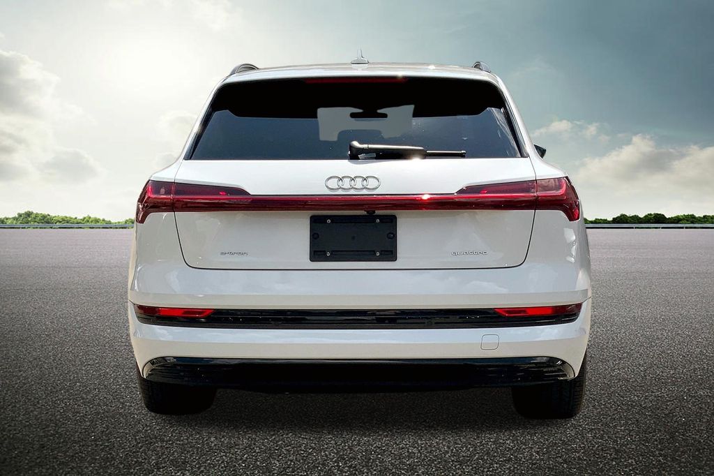 2022 Audi e-tron Premium photo 4