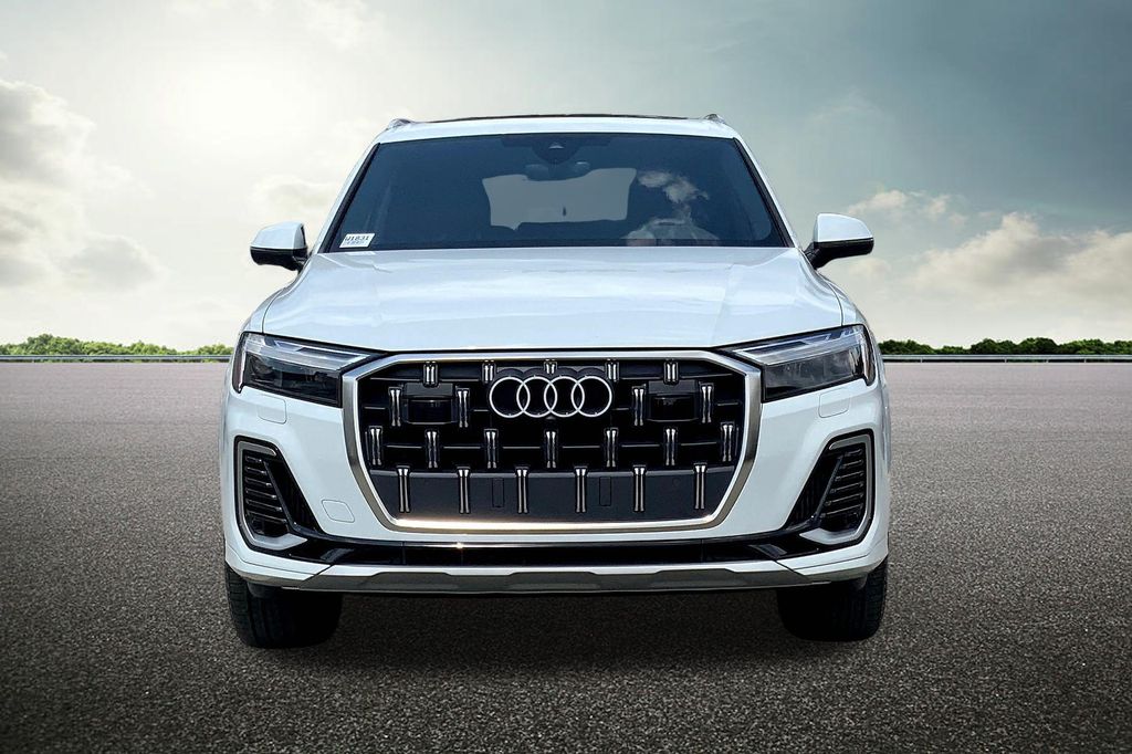 2025 Audi Q7 55 Premium Plus photo 3
