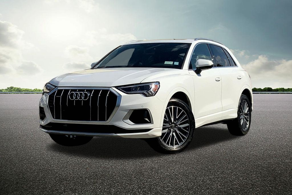 2022 Audi Q3 Premium Plus photo 2