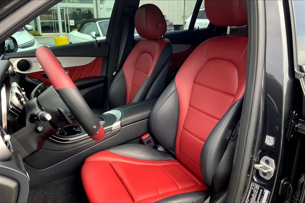 2022 Mercedes Benz GLC 300 photo 4