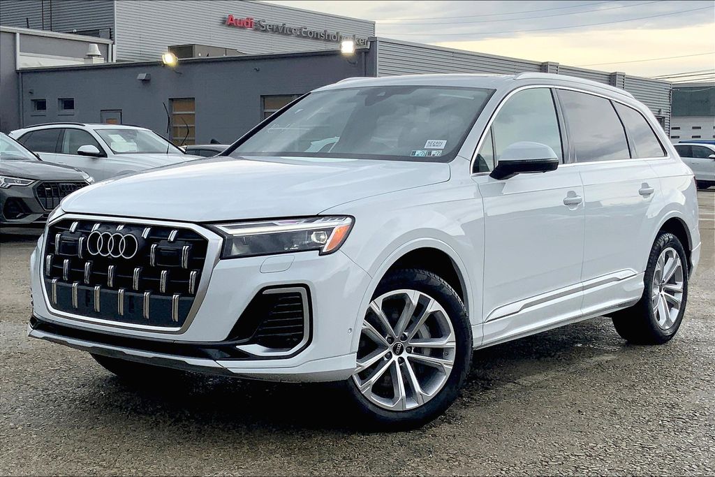 2025 Audi Q7 55 Premium Plus photo 2
