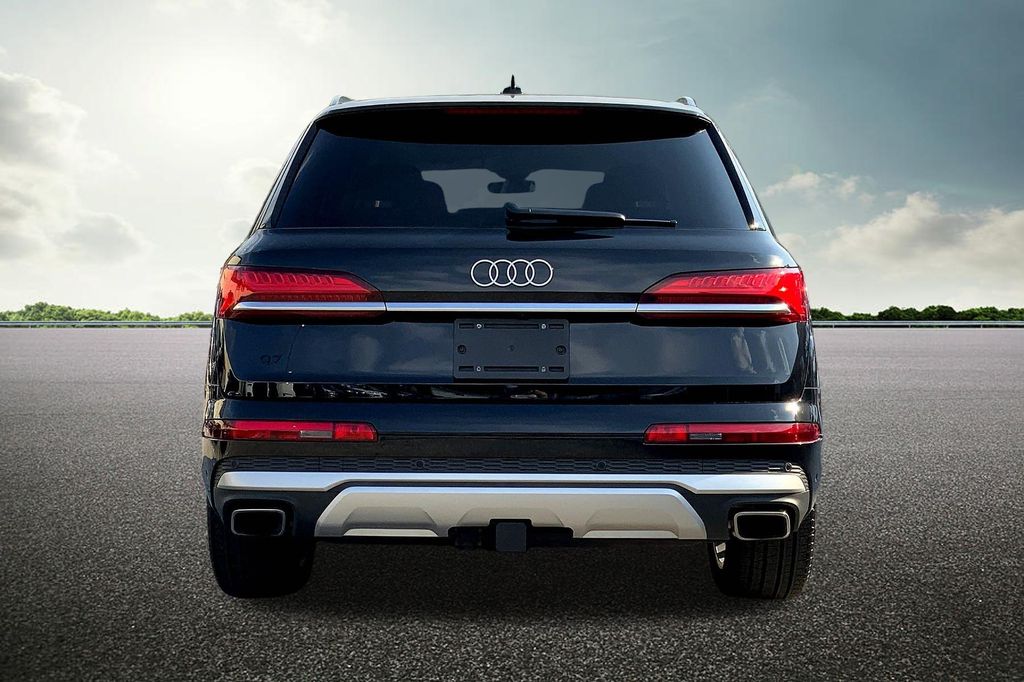 2025 Audi Q7 55 Premium Plus photo 4