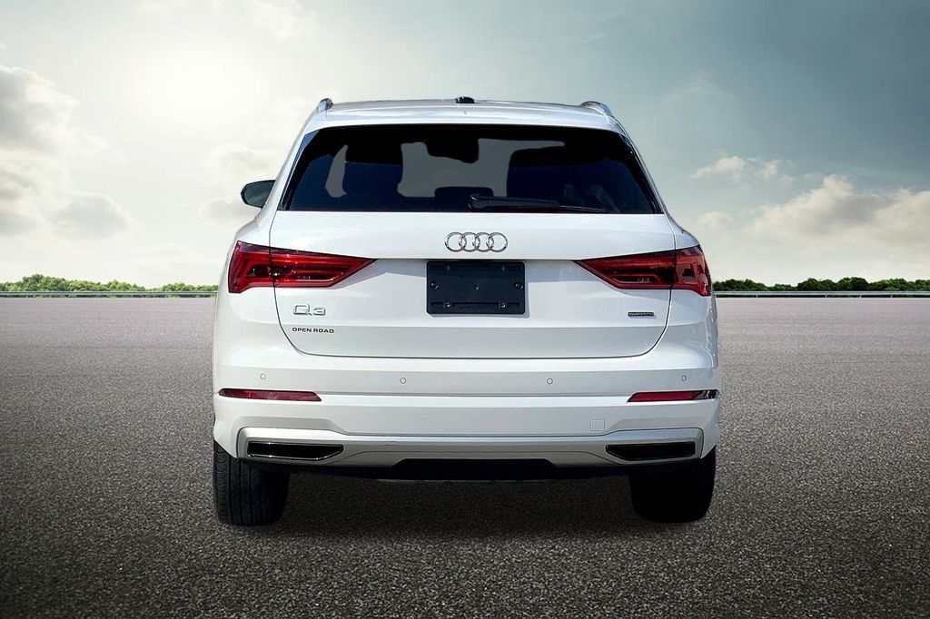 2022 Audi Q3 Premium Plus photo 4
