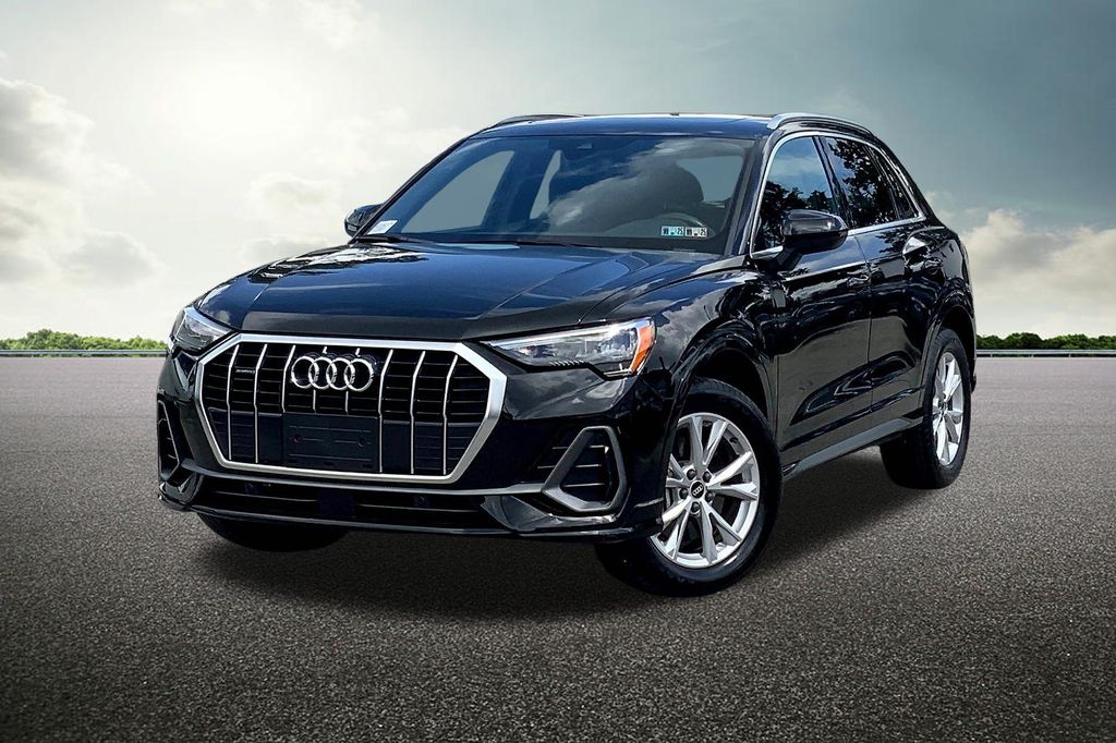 2022 Audi Q3 S line Premium photo 2
