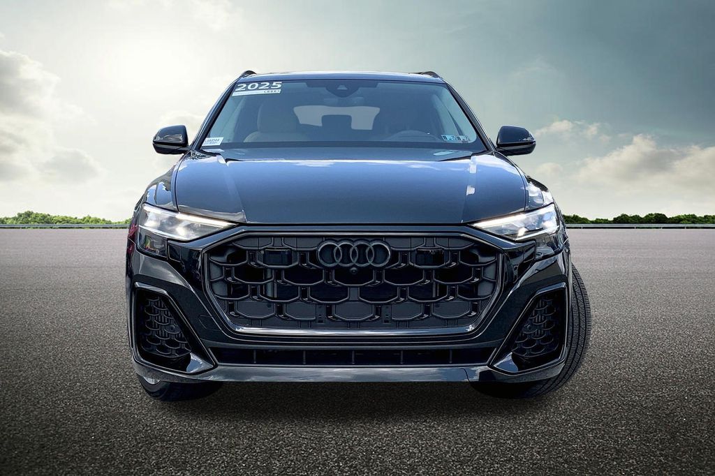 2025 Audi Q8 55 Prestige photo 3
