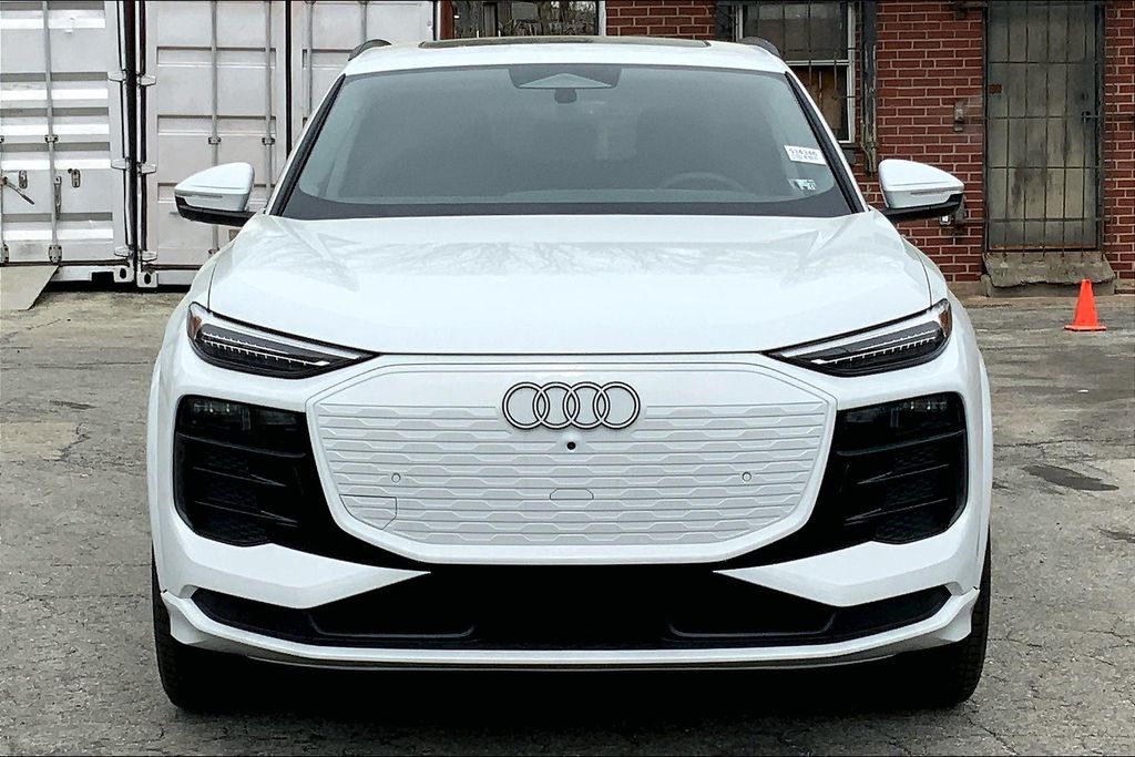 2025 Audi Q6 E-tron Premium Plus photo 3