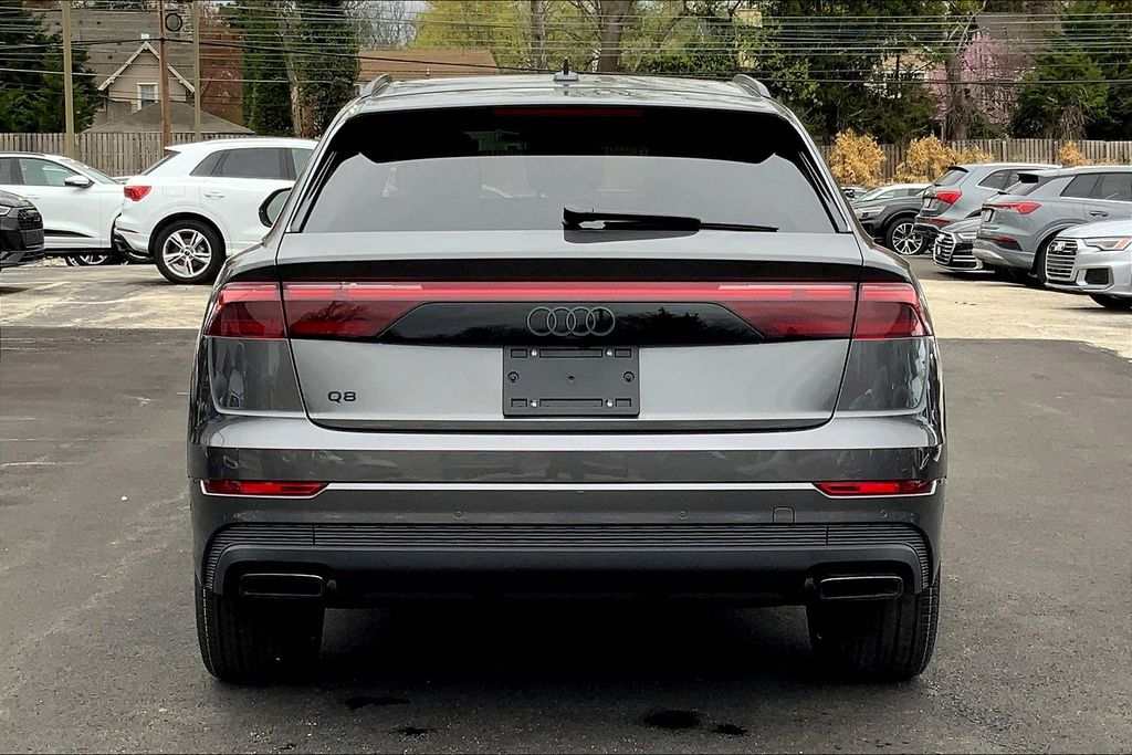 2025 Audi Q8 55 Premium Plus photo 4