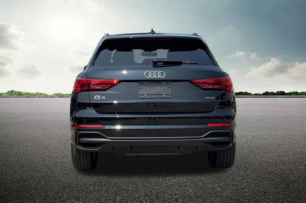 2024 Audi Q3 S line Premium Plus photo 4