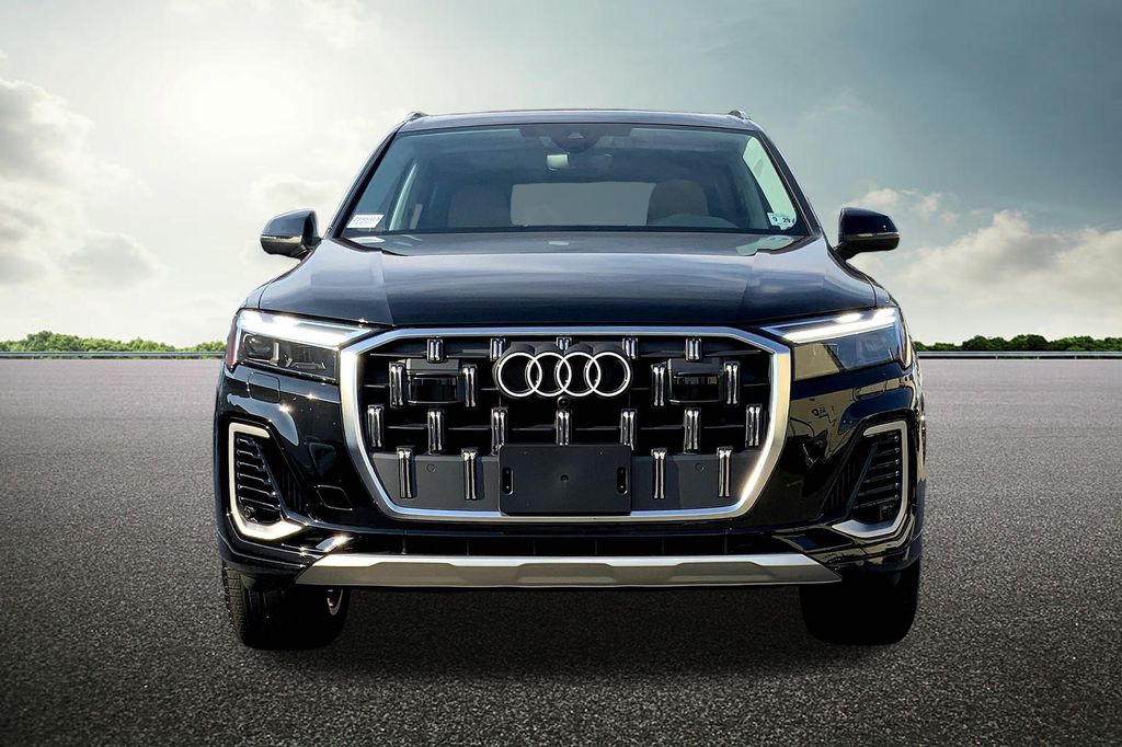 2025 Audi Q7 55 Premium Plus photo 3
